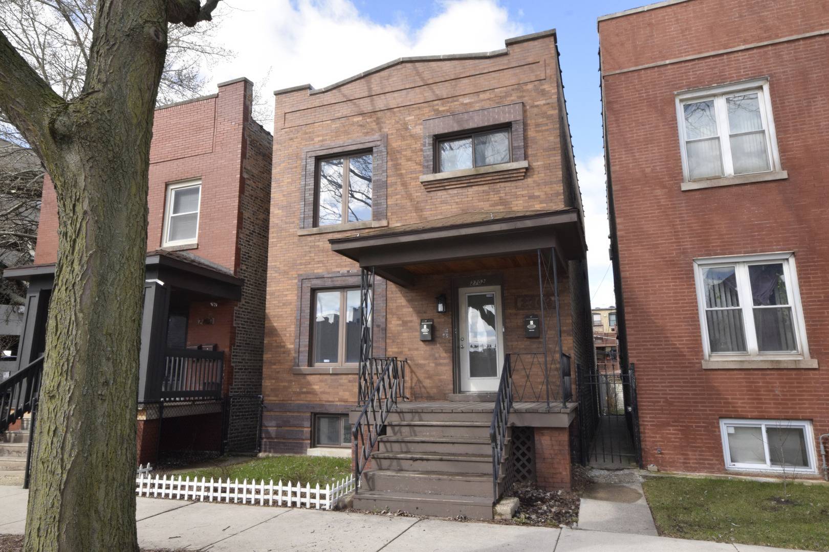 2702 N Artesian Avenue #1, Chicago, IL 60647
