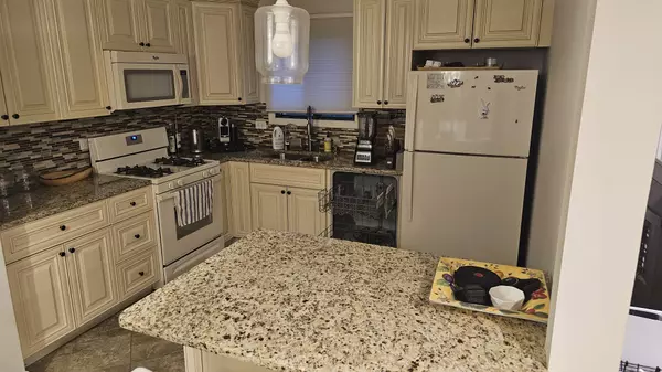 Wheeling, IL 60090,1094 Cornell Avenue #1A