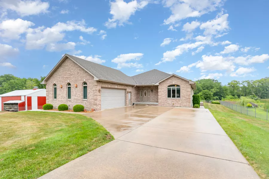 25611 S Blackberry Lane, Channahon, IL 60410