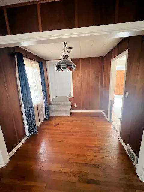 Rochelle, IL 61068,512 S 2nd Street