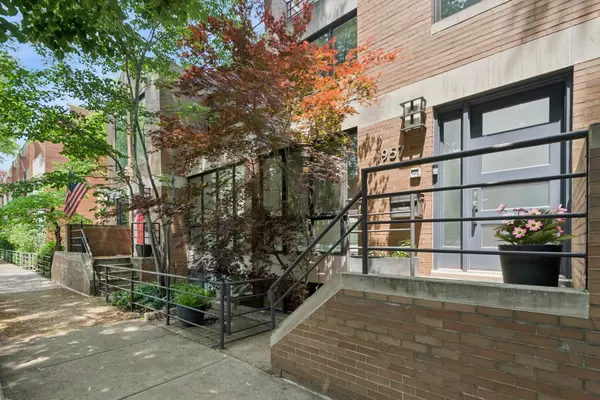 1957 N MAUD Avenue, Chicago, IL 60614