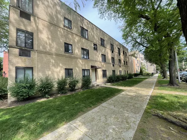 Chicago, IL 60645,2032 W Jarvis Avenue #1B
