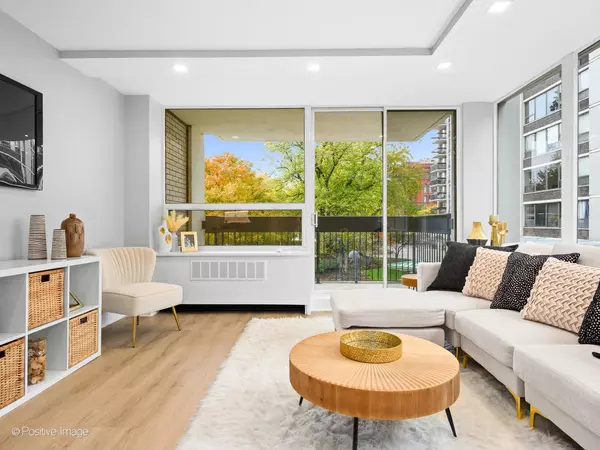 Chicago, IL 60610,1455 N Sandburg Terrace #209B