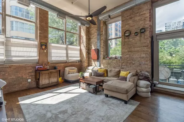 Chicago, IL 60607,417 S Jefferson Street #104B