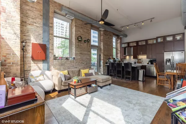 Chicago, IL 60607,417 S Jefferson Street #104B