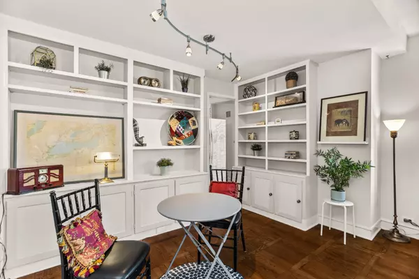 Evanston, IL 60201,1585 Ridge Avenue #506