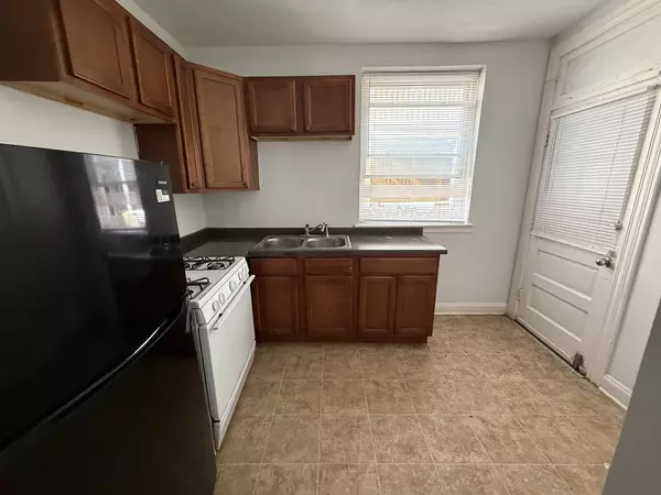 Chicago, IL 60645,2002 W Jarvis Avenue #1
