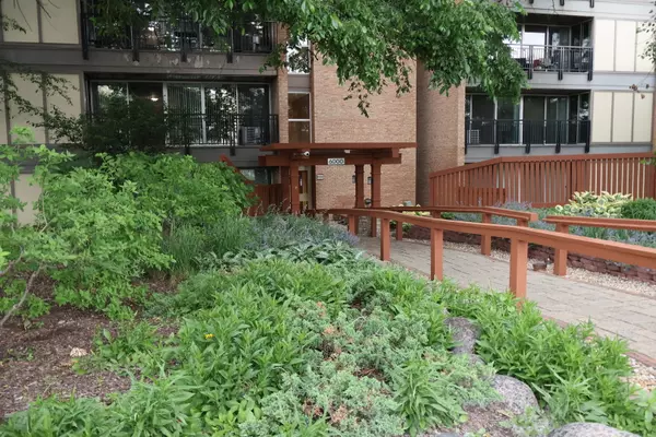 6000 OAKWOOD Drive #6-D, Lisle, IL 60532