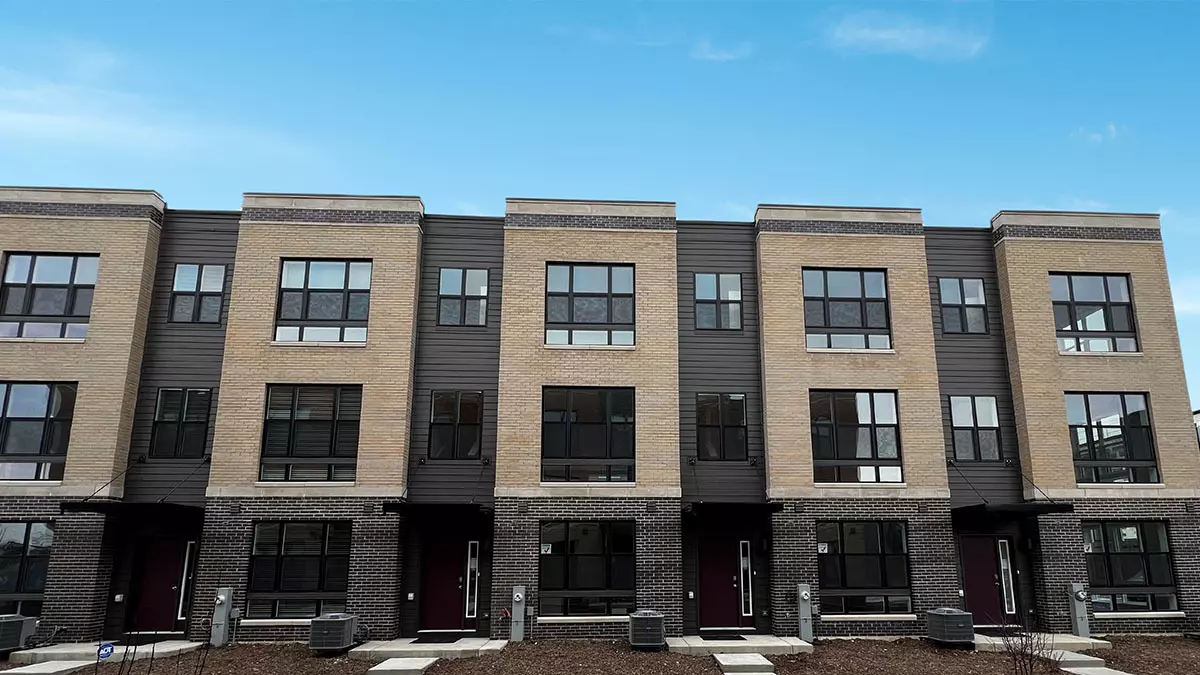 Lombard, IL 60148,381 Summit Circle