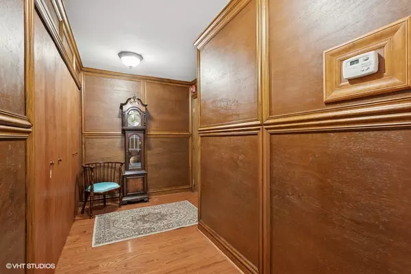 River Forest, IL 60305,407 Ashland Avenue #3F
