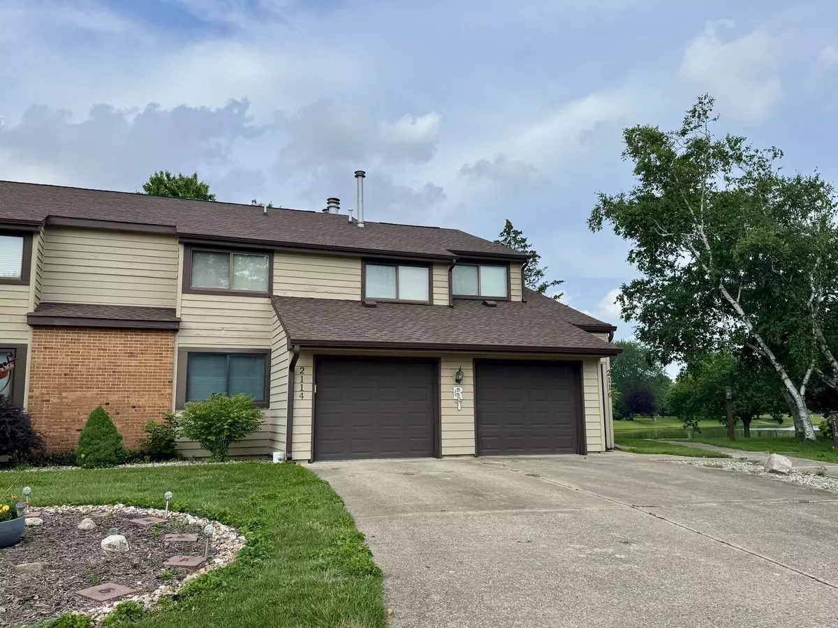 Champaign, IL 61821,2114 Harbortown Circle #2114