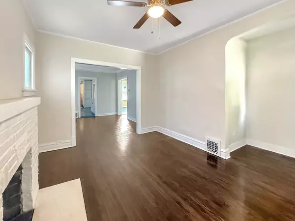 Oak Park, IL 60302,525 N Taylor Avenue