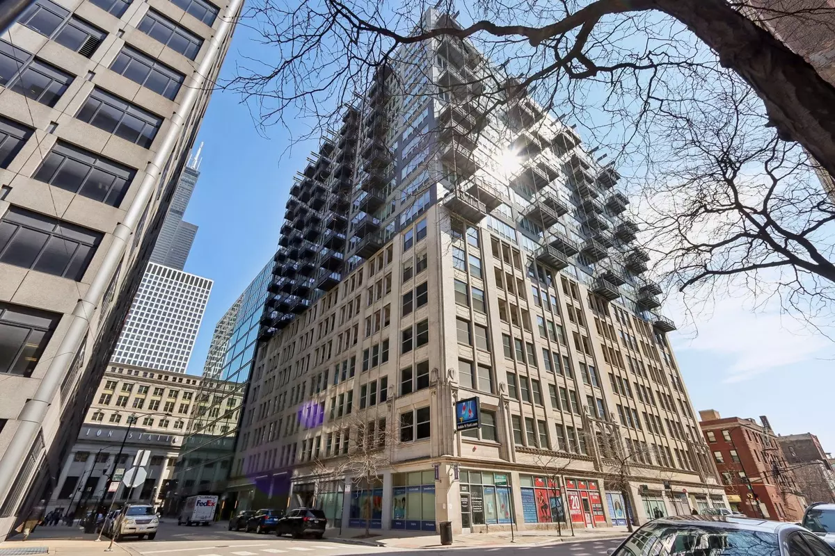 Chicago, IL 60661,565 W Quincy Street #1606