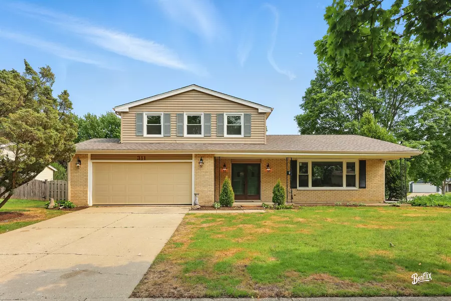 311 Greentree Parkway, Libertyville, IL 60048