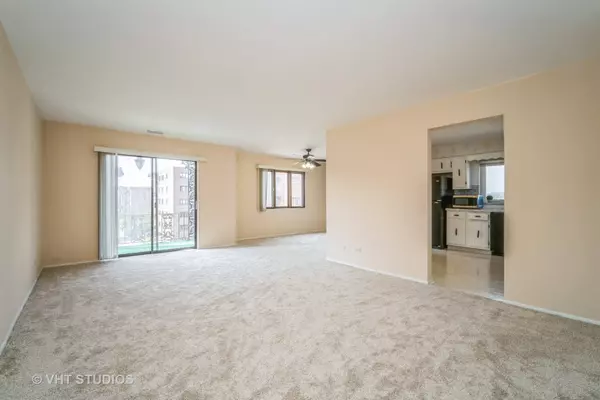 Des Plaines, IL 60016,9375 Landings Lane #407