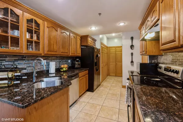 Hickory Hills, IL 60457,8834 S ROBERTS Road