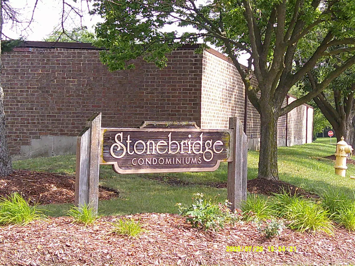 Hazel Crest, IL 60429,5 E Carriageway Drive #210