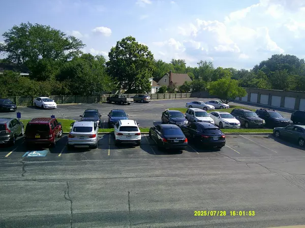 Hazel Crest, IL 60429,5 E Carriageway Drive #210
