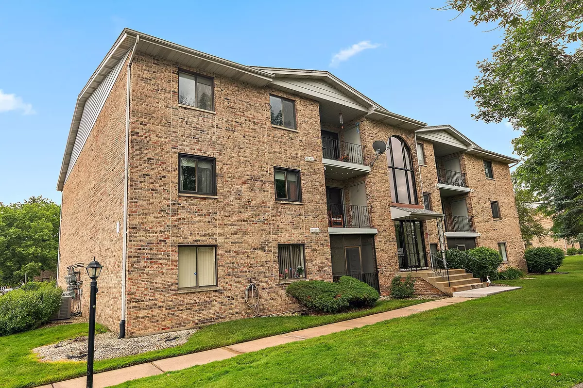 Crestwood, IL 60418,13248 W Circle Drive Parkway #407