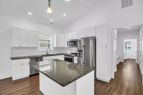 Urbana, IL 61802,3405 Memory Lane