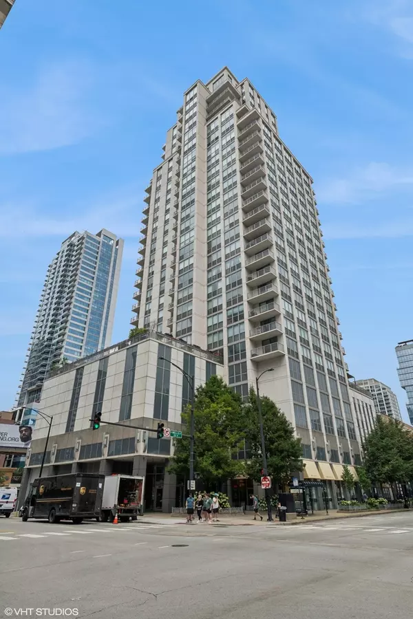 200 W GRAND Avenue #2303, Chicago, IL 60654