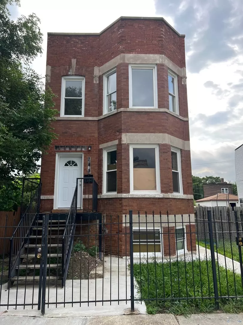 Chicago, IL 60624,745 S KOLMAR Avenue