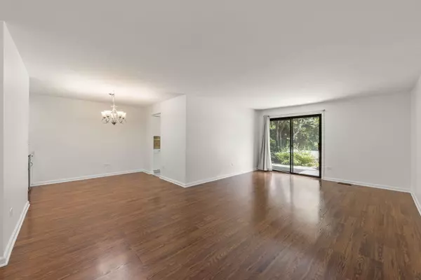 Wood Dale, IL 60191,340 Essex Court #B