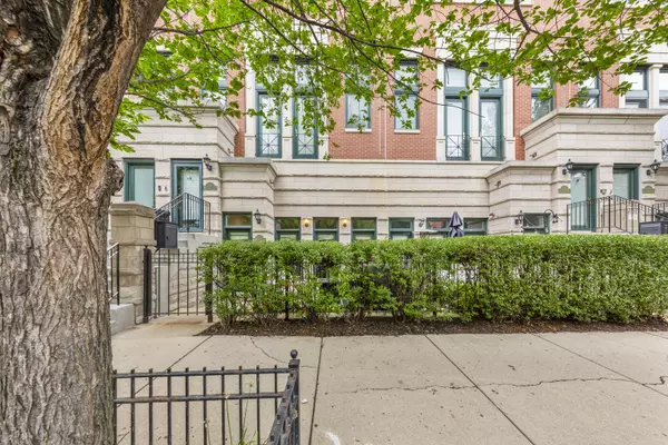 Chicago, IL 60614,434 W Armitage Avenue #E