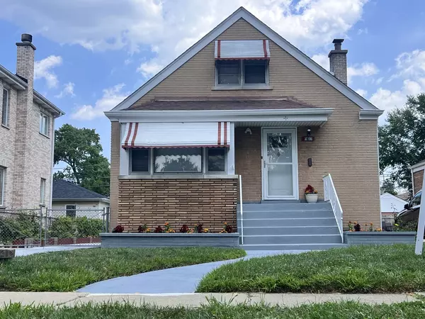 Skokie, IL 60076,7427 TRIPP Avenue