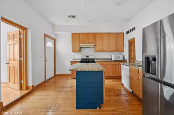 Chicago, IL 60612,2336 W Taylor Street #2