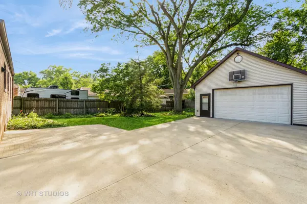 Wheaton, IL 60187,1417 College Avenue