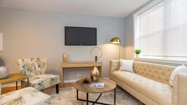 Chicago, IL 60613,3729 N Clifton Avenue #1