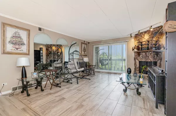 Oak Lawn, IL 60453,10355 Menard Avenue #216