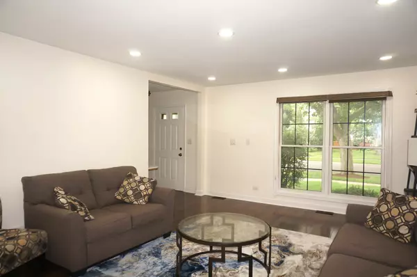 Elk Grove Village, IL 60007,1851 Longboat Drive