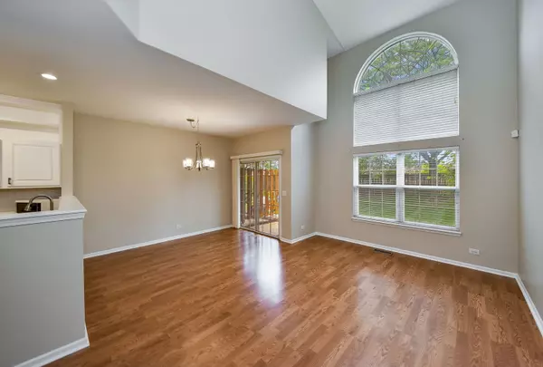 Batavia, IL 60510,24 N Barton Trail #24