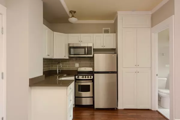 Chicago, IL 60640,817 W Lakeside Place #402
