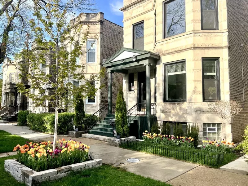 2447 N Mozart Street #2, Chicago, IL 60647