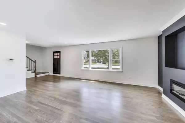 Arlington Heights, IL 60004,6 S Donald Avenue