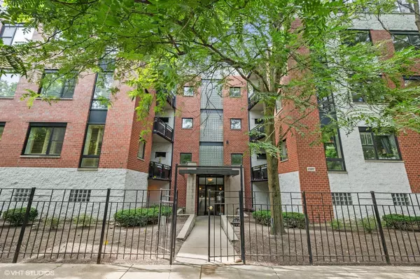 2307 W Wolfram Street #515, Chicago, IL 60618