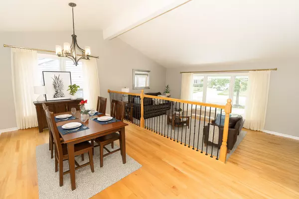 Arlington Heights, IL 60005,1107 W White Oak Street