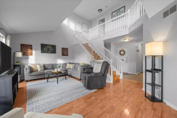 South Elgin, IL 60177,8 Ione Drive #C