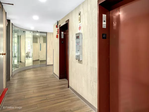 La Grange, IL 60525,141 N La Grange Road #905