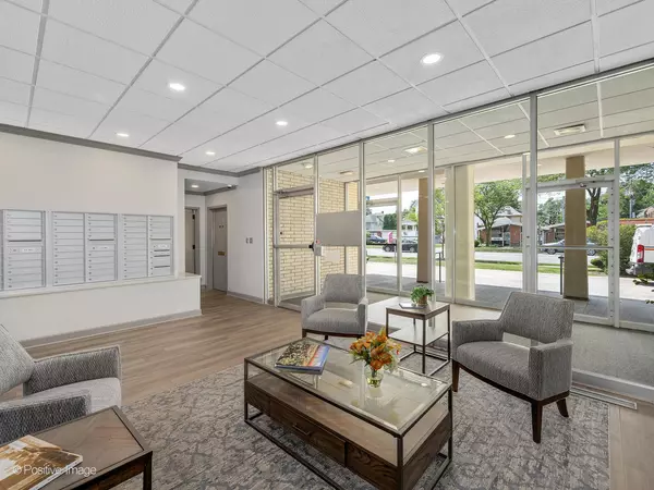 La Grange, IL 60525,141 N La Grange Road #905