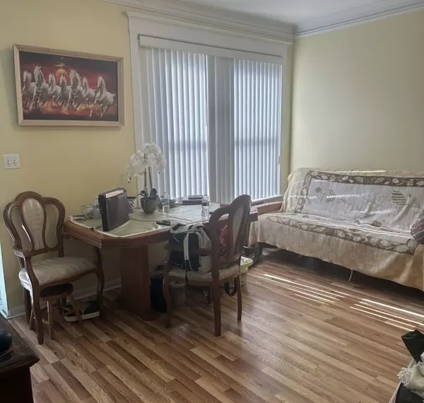 Chicago, IL 60637,6106 S Ingleside Avenue #2