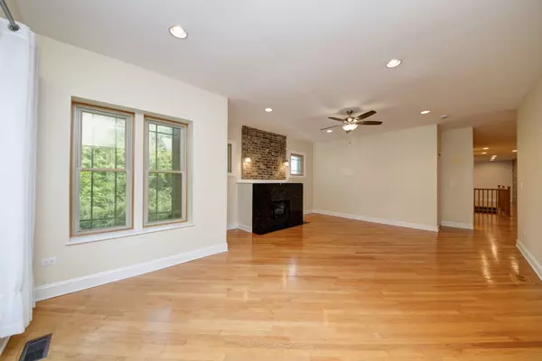 Evanston, IL 60202,911 Maple Avenue #1N