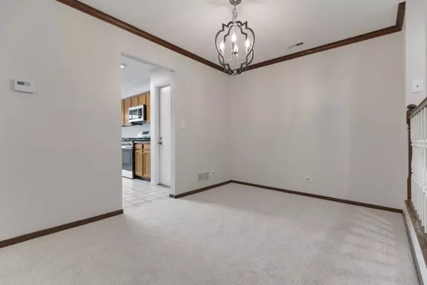 Willowbrook, IL 60527,729 Birchwood Court #18C