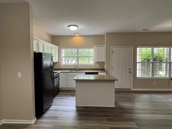 Sycamore, IL 60178,565 CLAYTON Circle #CO