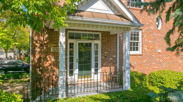 Geneva, IL 60134,221 Campbell Court