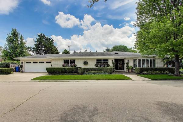 6835 N Waukesha Avenue, Chicago, IL 60646