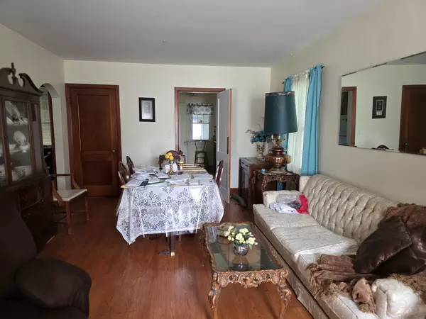 North Aurora, IL 60542,3 N Adams Street